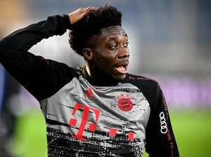 Alphonso Davies Lagi Kenapa?