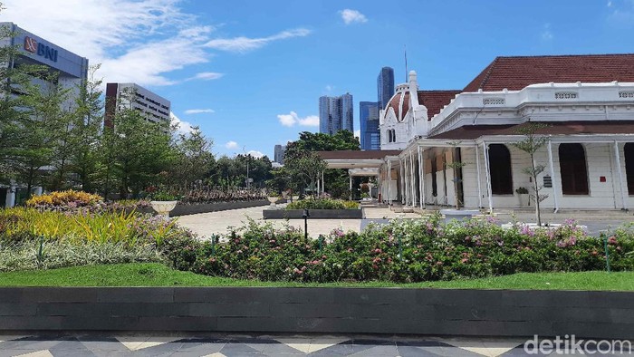 alun-alun suroboyo dipasang kawat berduri