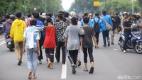 Pergerakan remaja ini pun terlihat berkelompok.