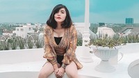 Banyak yang jatuh hati dengan tubuh seksi dan wajah cantiknya. Dok. Instagram/angelalee87