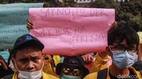 Tak sampai disitu, adapula poster nyeleneh soal Jefri Nichol.