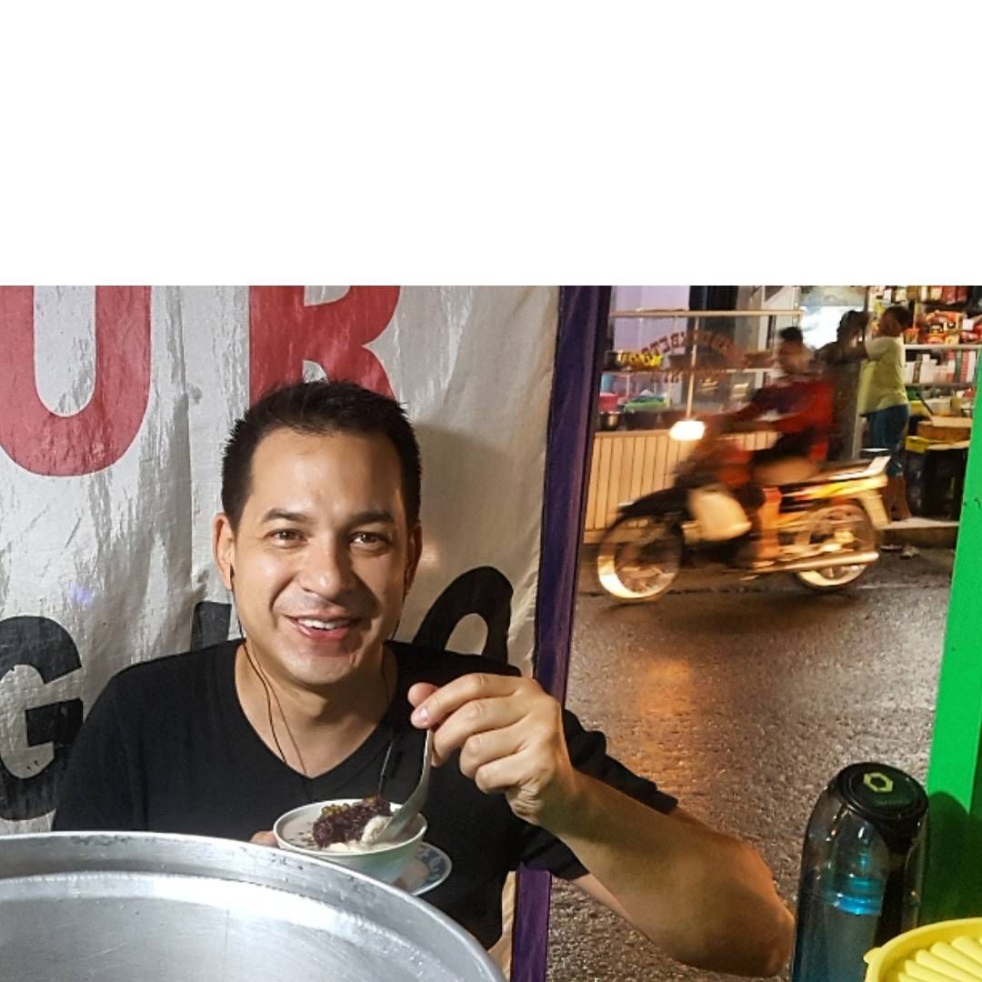 Tajir Melintir, 5 Artis Ini Tak Gengsi Makan di Warung Pinggir Jalan
