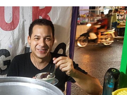 Tajir Melintir, 5 Artis Ini Tak Gengsi Makan di Warung Pinggir Jalan