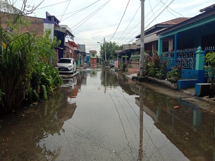 Warga Medan Belawan Keluhkan Rumah Tergenang Banjir Rob 4 Hari