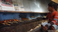 Jenis ikan asap di tempat tersebut pun berbeda, seperti  manyung, tongkol, pari, salem dan lainnya.