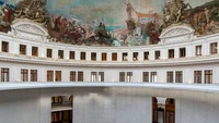 Bersamaan dengan ruang galeri, ada juga auditorium 284 kursi untuk pemutaran film, kuliah, konferensi, dan konser. Museum juga dilengkapi dengan foyer yang luas dan teater untuk instalasi video dan pertunjukan eksperimental. 