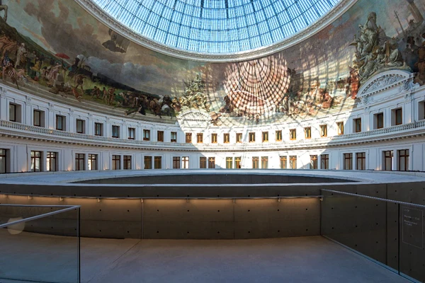Gedung ini pun dirancang oleh arsitek Jepang, Tadao Ando. Semula rencananya museum akan dibuka pada bulan lalu. Namun karena pandemi Corona yang masih menghantui, pembukaan pun ditunda hingga Januari depan. Rencananya Bourse de Commerce akan dibuka pada 23 Januari 2021. Gedung ini pun dirancang oleh arsitek Jepang, Tadao Ando. Semula rencananya museum akan dibuka pada bulan lalu. Namun karena pandemi Corona yang masih menghantui, pembukaan pun ditunda hingga Januari depan. Rencananya Bourse de Commerce akan dibuka pada 23 Januari 2021.