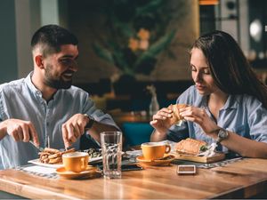 Mau Tahu Password Wifi di Restoran Ini? Jawab Soal Matematika Ini