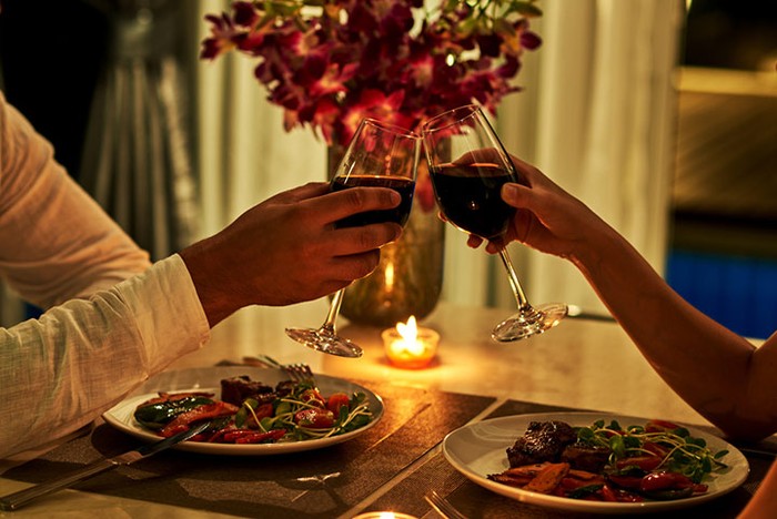Bukan Romantis Lampu Remang remang di  Restoran Bikin  