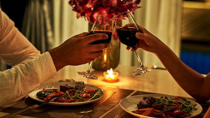 Bukan Romantis, Lampu Remang-remang di Restoran Bikin Makanan Tak Enak