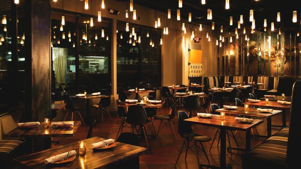 Bukan Romantis, Lampu Remang-remang di Restoran Bikin Makanan Tak Enak