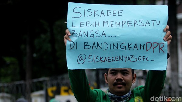 Celoteh Mahasiswa di Patung Kuda