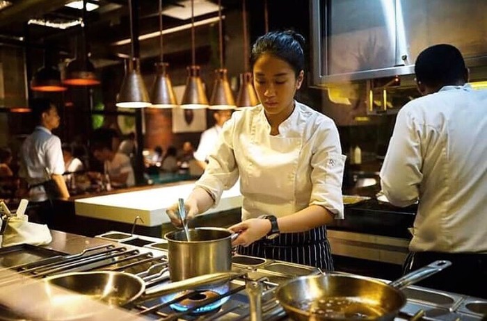 Chef Renatta Tunda Sekolah Kuliner Gegara Luka Bakar, Ini Kisahnya