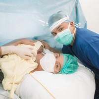 Aktris Chelsea Olivia melahirkan anak keduanya dengan Glenn Alinskie di tanggal cantik 20-10-2020. Bayi laki-laki yang dinamai Dante Oliver Alinskie itu dilahirkan secara caesar. Foto: Instagram @chelseaoliviaa