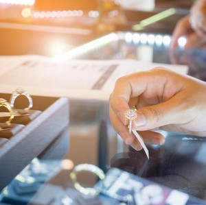 Langkah Pilih Cincin Kawin yang Tepat untuk Momen Sakral Langkah Pilih Cincin Kawin yang Tepat untuk Momen Sakral