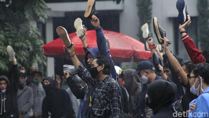 Demo mahasiswa di Bandung tolak omnibus law, 20 Oktober 2020