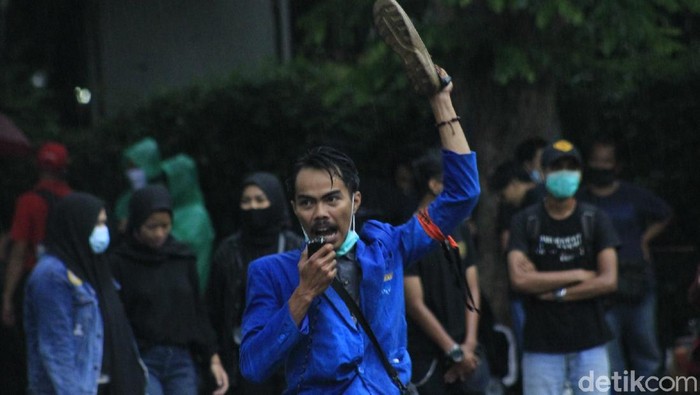 Demo mahasiswa di Bandung tolak omnibus law, 20 Oktober 2020