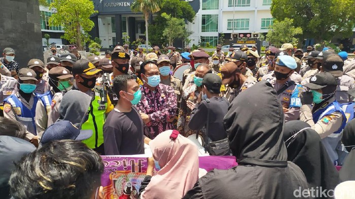 demo omnibus law di lamongan