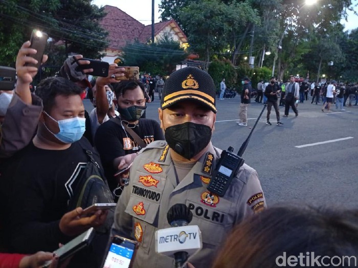 Ada 169 orang yang diamankan dalam demo menolak Omnibus Law di Surabaya. Mereka diduga bukan bagian dari massa tolak Omnibus Law.