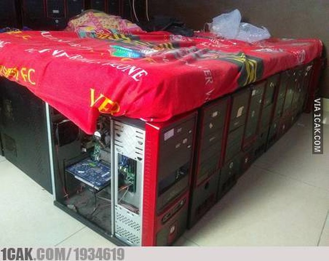 Idenya kreatif banget nih. Komponen-komponen bekas komputer yang nggak terpakai bisa dijadiin alas tempat tidur. Foto: 1cak.com