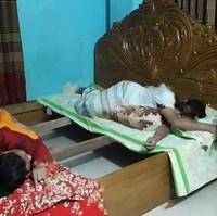 Wah kalo ini sih ekstrem banget. Bukan cuma badan yang sakit, tapi salah gerak dikit bisa-bisa kamu jatuh nih.. Foto: Instagram/@sukijan.id