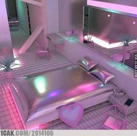 Kamar tidur yang satu ini sih kelihatannya Instagrammable banget nih. Tapi yakin kamu nggak akan terjatuh kalau tidur di atas tempat tidurnya? Secara kasurnya kelihatan licin banget loh. Foto: 1cak.com