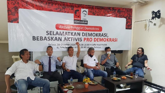 Aktivis Penggiat Demokrasi yang terdiri dari aktivis 1998 menggelar diskusi bertajuk “Selamatkan Demokrasi Bebaskan Aktivis Demokrasi” di Jakarta.