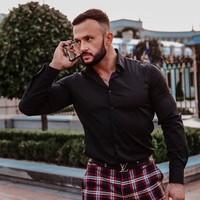 Awalnya keadaan Dmitry sempat membaik dan ia diperbolehkan pulang mengingat ruang perawatan yang terbatas. Tapi delapan hari setelahnya ia kembali dilarikan ke rumah sakit di mana Sofia, mantan istrinya, diperingatkan bahwa mantan suaminya sedang dalam masa kritis dan tidak sadarkan diri. Foto: Instagram @stuzhuk_dmitriy