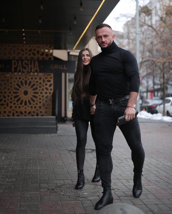 Dmitriy dan Sofia memiliki tiga anak bersama. Mereka telah berpisah enam bulan lalu setelah Sofia mengaku dikhianati namun hubungan mereka dikatakan cukup baik sebelum Dmitriy menghembuskan napas terakhir. Foto: Instagram @stuzhuk_dmitriy