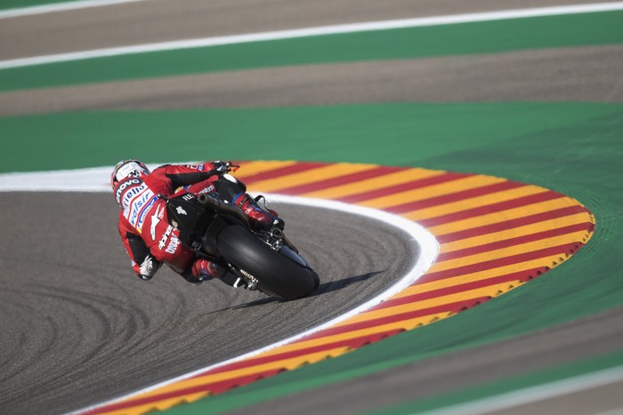 ALCANIZ, SPAIN - OCTOBER 17: Andrea Dovizioso of Italy and Ducati Team  rounds the bend during the qualifying for the MotoGP of Aragon at Motorland Aragon Circuit on October 17, 2020 in Alcaniz, Spain. (Photo by Mirco Lazzari gp/Getty Images)
