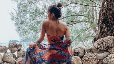 Gisel Pamer Punggung Berotot
