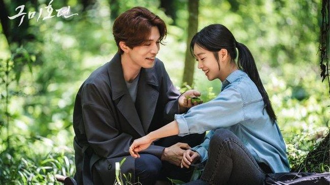 Sebelumnya Jo Bo Ah dikenal dengan perannya dalam drama Korea Tale of the Nine Tailed. Aktris 30 tahun itu dipasangkan dengan Lee Dong Wook dan beradu akting dengan Kim Bum. Foto: Dok. tvN