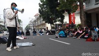 Mereka mengaku tetap menggelar aksi hingga UU Omnibus Law dicabut.