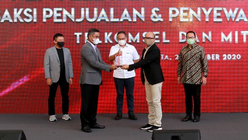 Telkomsel mendukung kesepakatan ini sebagai komitmen untuk melanjutkan transformasi perusahaan guna memperkuat penataan portofolio TelkomGroup mengalihkan kepemilikan 6.050 menara ke Mitratel.