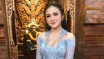Mahalini Raharja Dekap Teddy Bear, Bikin Pengin Dipeluk Juga Deh!