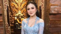 Mahalini cukup sering pemotretan mengenakan kebaya. (Foto: dok. Instagram @mahaliniraharja)