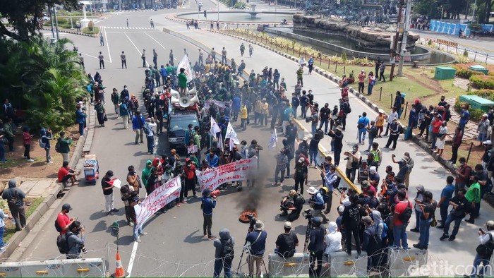 Massa demo mulai datangi Patung Kuda