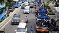 Mereka akan bergabung dengan mahasiswa lainnya yang telah berdemonstrasi di kawasan Istana Negara.