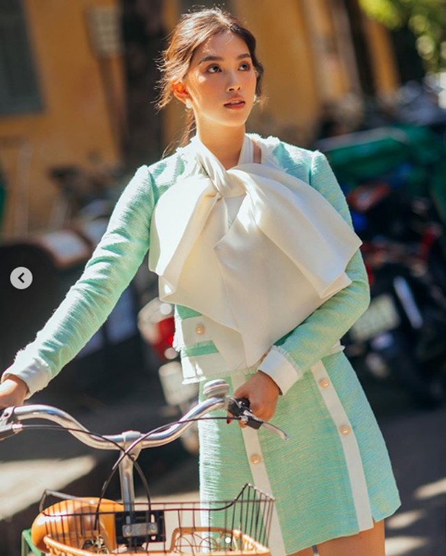 Setelah memenangkan ajang Miss Vietnam 2018 dan berkompetisi di Miss World 2018, karier Tran Tieu Vy sebagai model semakin menanjak. Dia kerap didapuk sebagai model fashion show dan pemotretan. Foto: Instagram @ trantieuvy_20