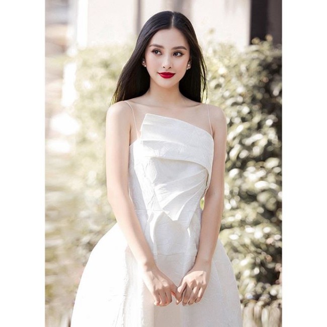 Tran Tieu Vy terpilih sebagai Miss Vietnam pada September 2018. Dia kemudian mewakili Vietnam di ajang Miss World 2018 yang digelar di China. Foto: Instagram @ trantieuvy_20