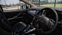 Mitsubishi Xpander Cross Rockford Fosgate Black Edition ditawarkan dengan tipe pilihan otomatis (AT) saja, banderolnya Rp 304.700.000. (Pradita Utama/DETIKOTO)