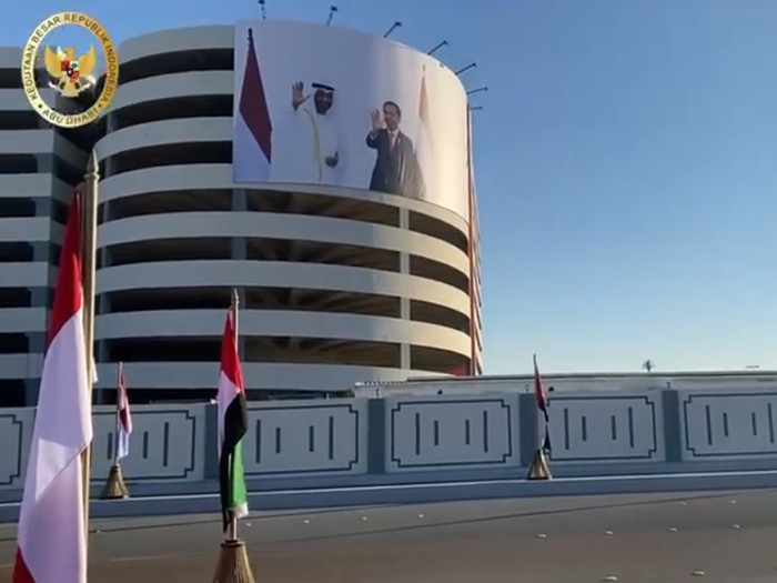 Nama tokoh Indonesia yang menjadi nama jalan di negara sahabat kini bertambah lagi. Presiden Joko Widodo kini punya jalan sendiri di Abu Dhabi.