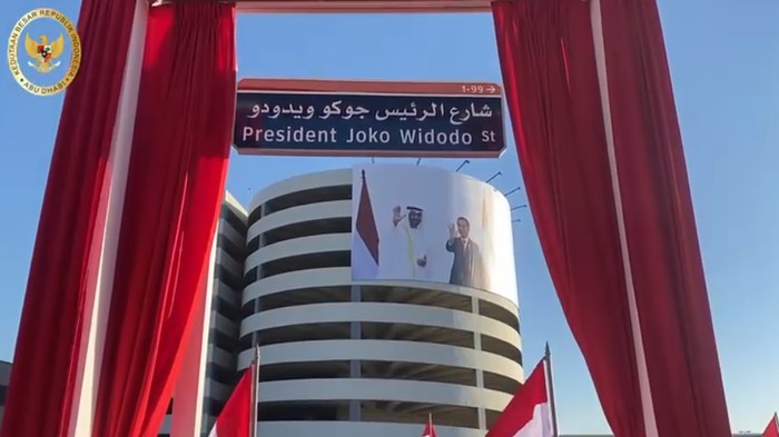 Nama tokoh Indonesia yang menjadi nama jalan di negara sahabat kini bertambah lagi. Presiden Joko Widodo kini punya jalan sendiri di Abu Dhabi.