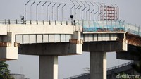 Jika pembangunan kereta cepat sudah rampung, bila kita melintas di jalan layang tersebut maka bisa melihat kereta cepat melintas di bawahnya.
