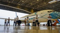 Makna tersebut selaras dengan komitmen Garuda Indonesia untuk terus terbang tinggi, menghadirkan penerbangan yang aman, nyaman dan senantiasa berinovasi dalam memenuhi kebutuhan aksesibilitas masyarakat baik antar wilayah di Indonesia maupun regional dan internasional. Khususnya pada masa adaptasi kebiasaan baru saat ini, tentunya dengan penerapan protokol kesehatan secara konsisten dan optimal pada seluruh lini operasional penerbangan.