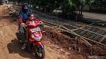 Foto: Begini Penurapan Anak Sungai Ciputat Timur