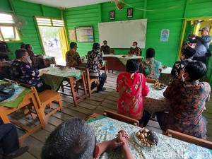 Pj Bupati Sidoarjo Blusukan Pantau Sekolah Tatap Muka di Daerah Terpencil