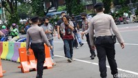 Pemeriksaan dilakukan untuk mencegah bentrok yang berujung ricuh.