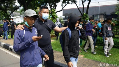 Polisi Jaring Massa Pedemo Tanpa Identitas Mahasiswa