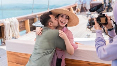 7 Gaya Mesra Nagita Slavina-Raffi Ahmad Liburan Anniversary ke Labuan Bajo